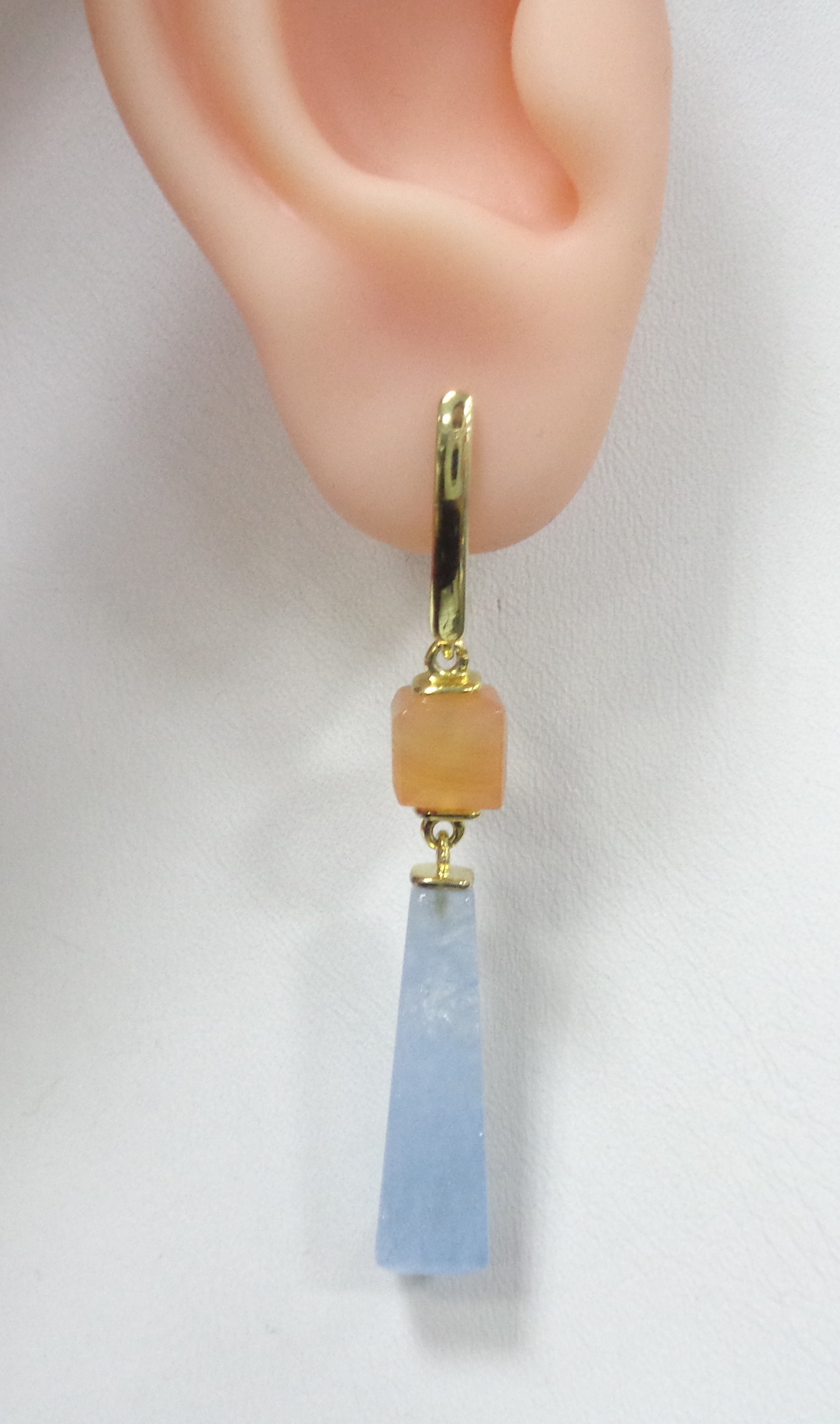 Серебряные серьги с аквамаринами и халцедонами